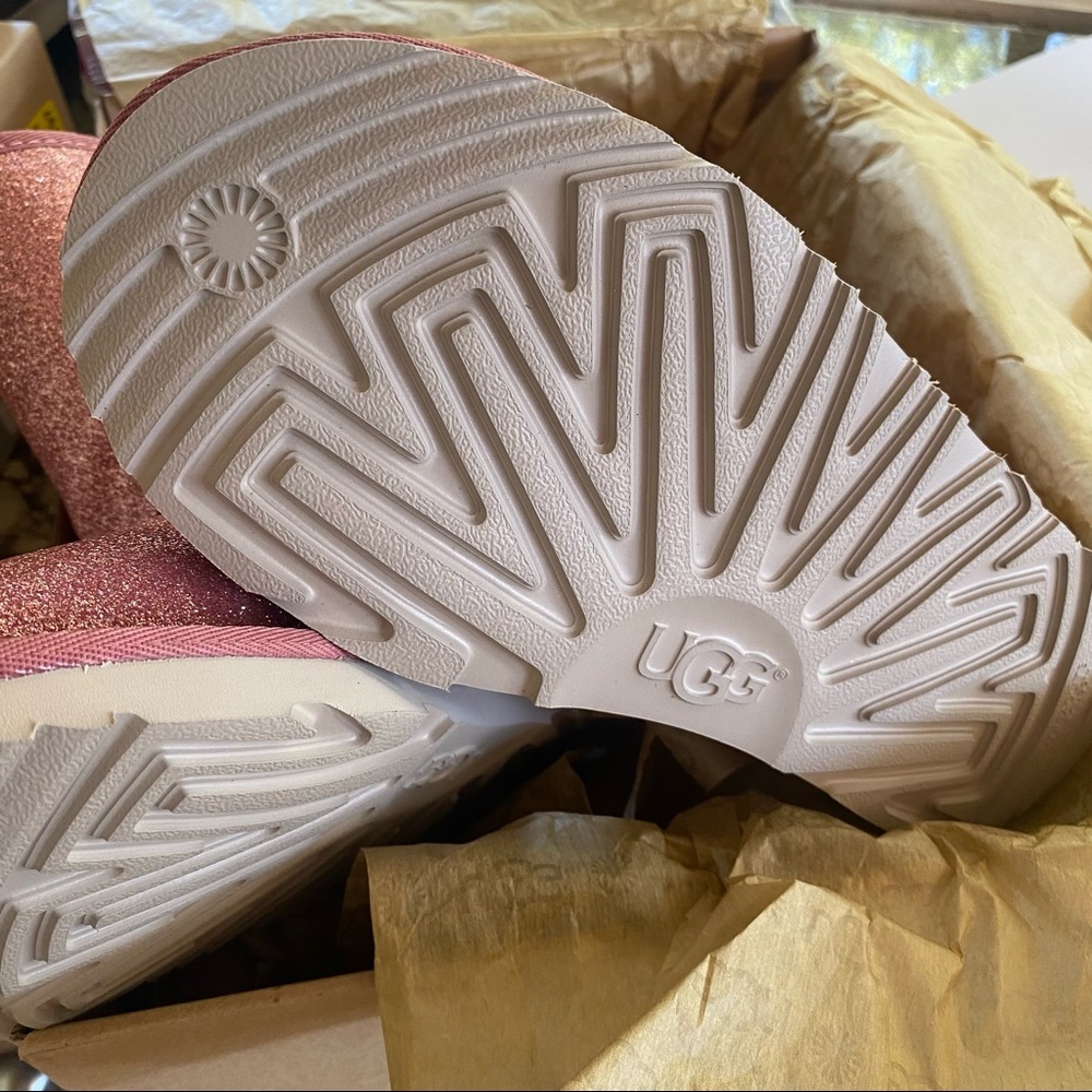 UGG Classic Short II Glitter Snow Boots - Picture 11 of 13